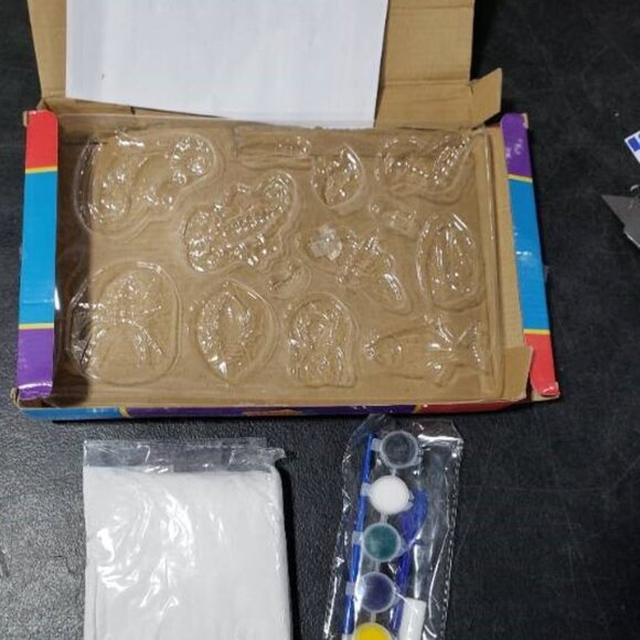 Mold and Paint Your Own Creepy Crawlers Craft Set - Picture 4 of 5